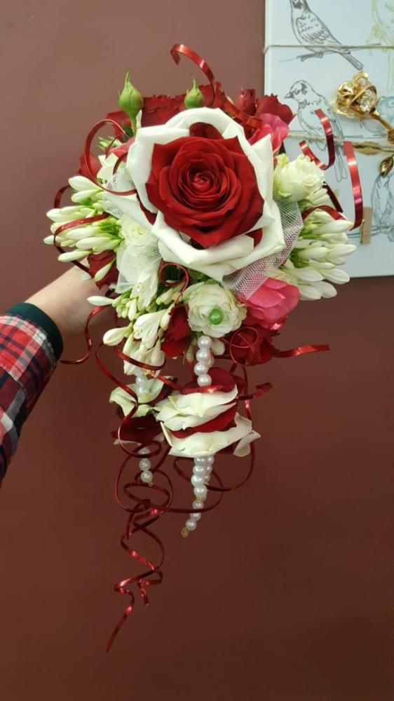Bouquet-rouge-blanc-tombant